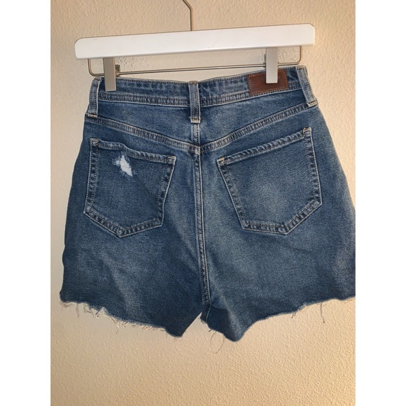 Hollister Curvy Ultra High Rise Mom Shorts Size 26 - Picture 2 of 3